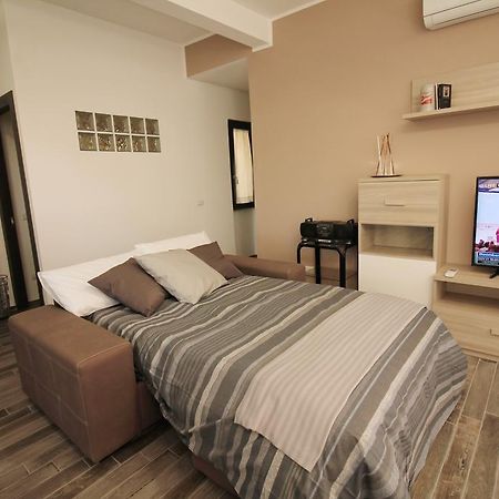Eur Bright Spacious Terraced Apartment With Private Parking Only For Small Cars Рим Екстер'єр фото