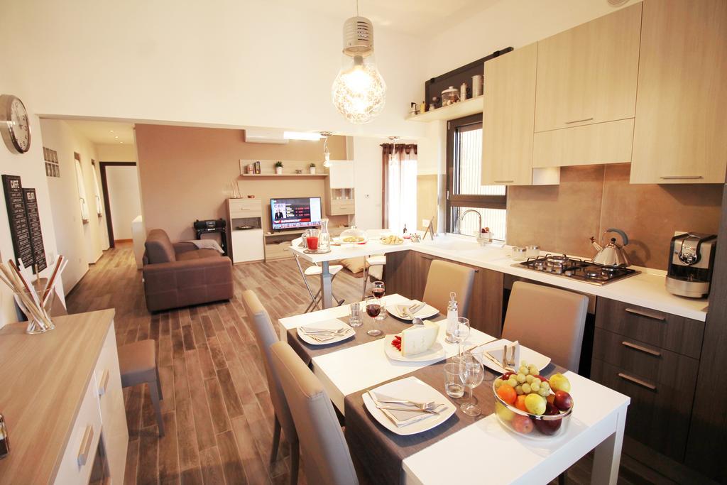 Eur Bright Spacious Terraced Apartment With Private Parking Only For Small Cars Рим Екстер'єр фото