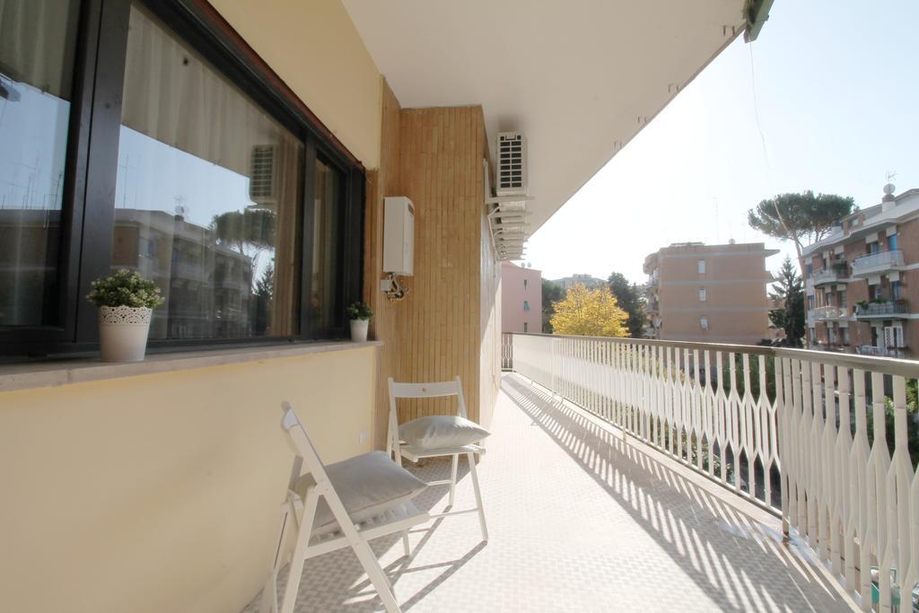 Eur Bright Spacious Terraced Apartment With Private Parking Only For Small Cars Рим Екстер'єр фото