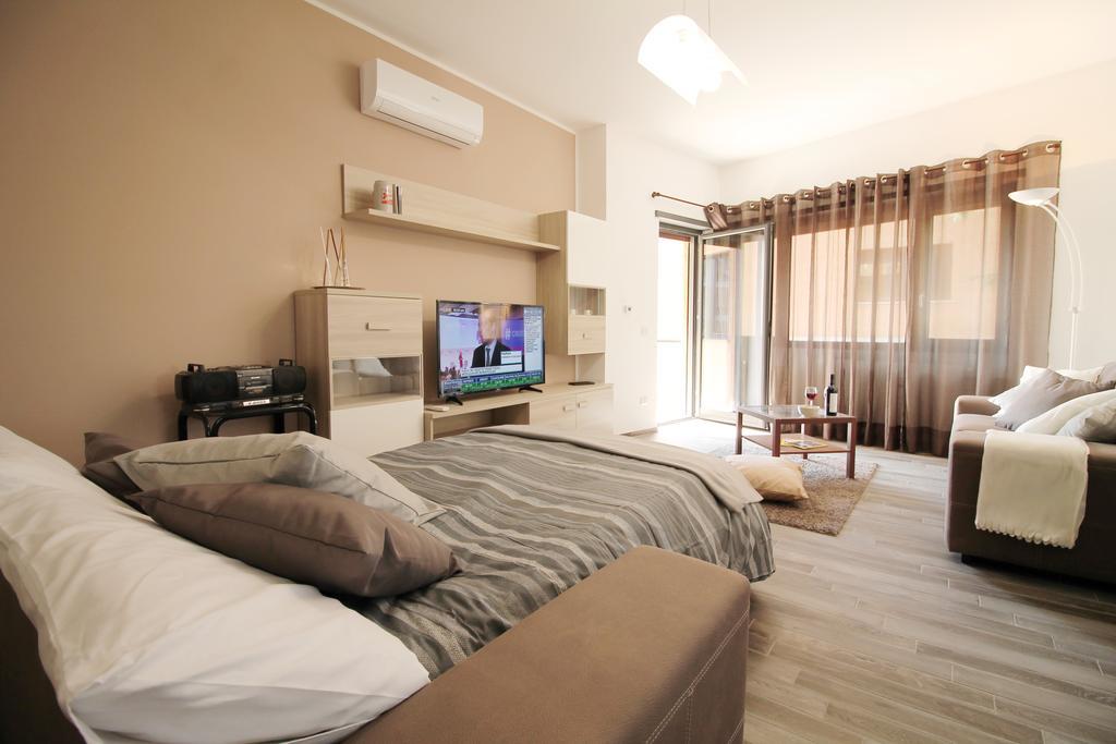 Eur Bright Spacious Terraced Apartment With Private Parking Only For Small Cars Рим Екстер'єр фото