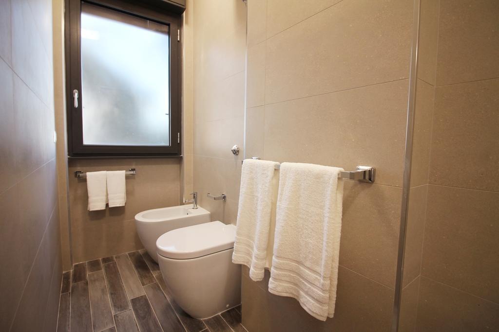 Eur Bright Spacious Terraced Apartment With Private Parking Only For Small Cars Рим Екстер'єр фото