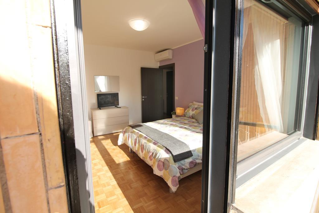 Eur Bright Spacious Terraced Apartment With Private Parking Only For Small Cars Рим Екстер'єр фото
