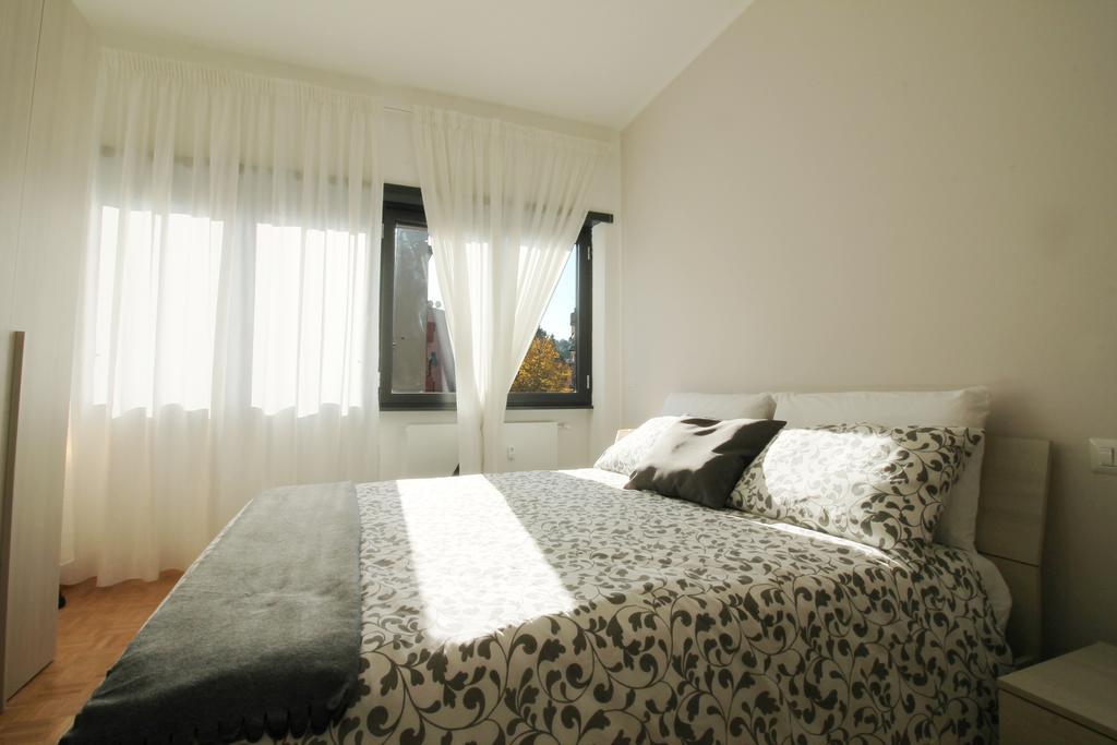 Eur Bright Spacious Terraced Apartment With Private Parking Only For Small Cars Рим Екстер'єр фото
